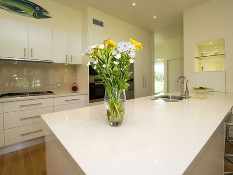 Echo Beach House, 16 Reflections Dr - Luxurious House With Magnificent Pool And Ducted Air - Accommodation 4U 1