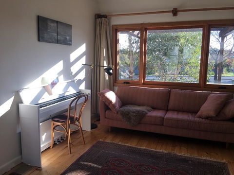 Eco-renovated Light-filled House On A Hill - Accommodation 4U 0