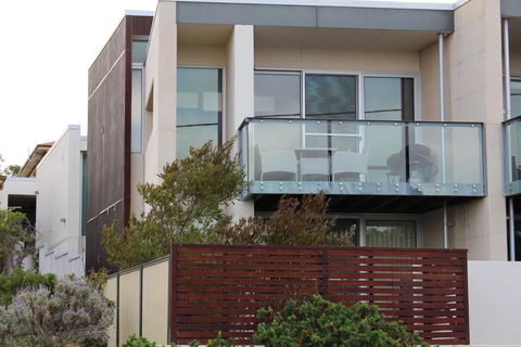 Eighty Eight - Accommodation 4U 0