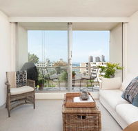 Elizabeth Bay Home with a View - Accommodation 4U
