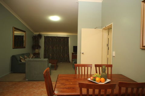 Emerald Explorers Inn - Accommodation 4U 2