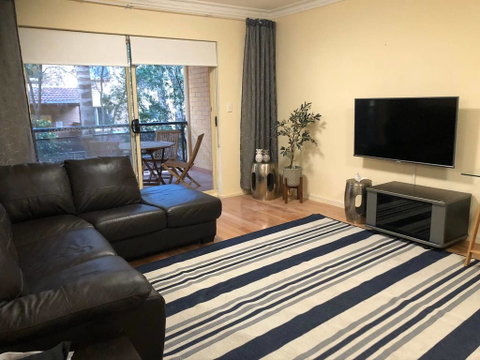 Escape To Strathfield For 8 Guests - Accommodation 4U 0