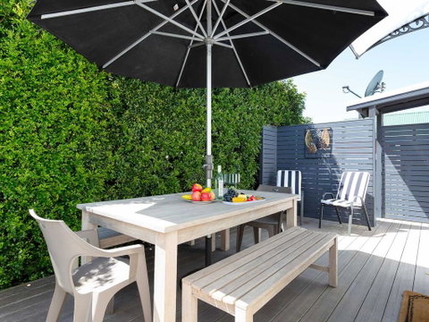 Escape To The Cottage 68 Tomaree Rd Pet Friendly And Boat Parking And WIFI - Accommodation 4U 3