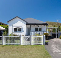Escape to the Cottage 68 Tomaree Rd pet friendly and boat parking and WIFI - Accommodation 4U