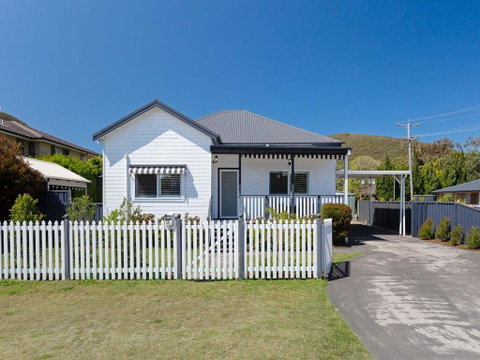Escape To The Cottage 68 Tomaree Rd Pet Friendly And Boat Parking And WIFI - Accommodation 4U 0