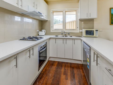 Exclusive Handy Holiday House - Accommodation 4U 2