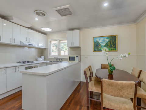 Exclusive Handy Holiday House - Accommodation 4U 3