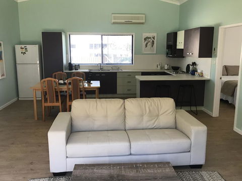 FAIRVIEW 25A - Waterfront Home - Accommodation 4U 2