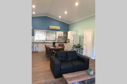 FAIRVIEW COTTAGE 25B - Waterfront Accommodation - Accommodation 4U 3