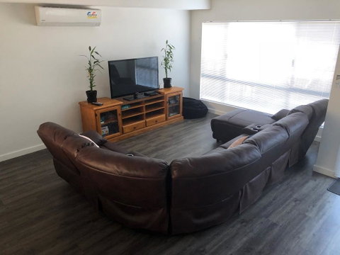 Falcon Bay 4x4 Townhouse - Accommodation 4U 0
