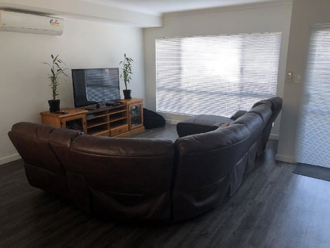 Falcon Bay 4x4 Townhouse - Accommodation 4U 1