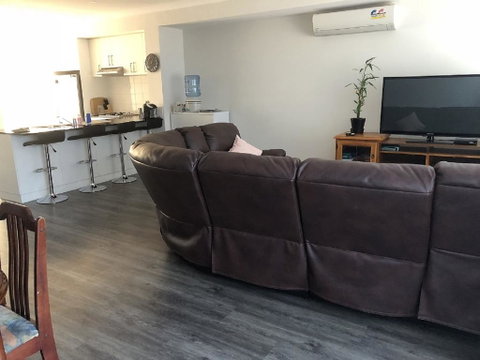 Falcon Bay 4x4 Townhouse - Accommodation 4U 2