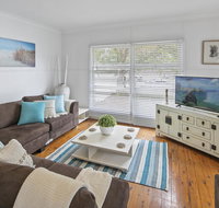 Family Beach House With Parking and Outdoor Dining - Accommodation 4U