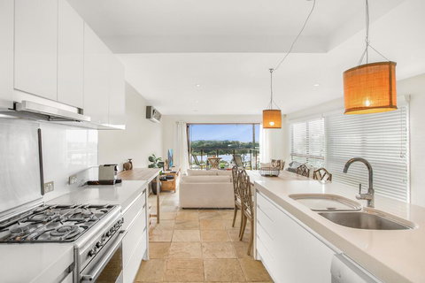 Family House With BBQ Deck, Water View And Parking - Accommodation 4U 2