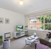 Family-friendly apartment in green Glen Iris - Accommodation 4U