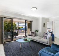 Family-Size Duplex in Quiet Neighbourhood - Accommodation 4U