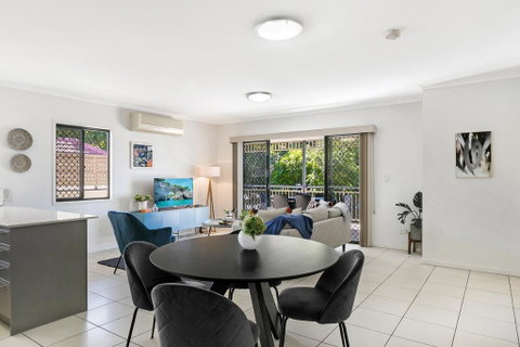 Family-Size Duplex In Quiet Neighbourhood - Accommodation 4U 2