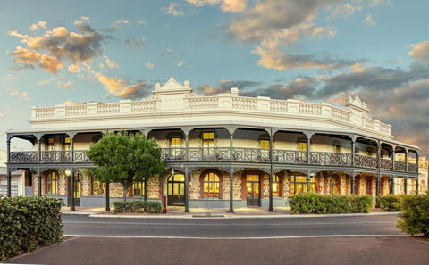 Farmers Home Hotel - Accommodation 4U 0