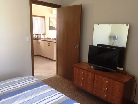 Flat 2, 42 McMillan Rd - Accommodation 4U 1