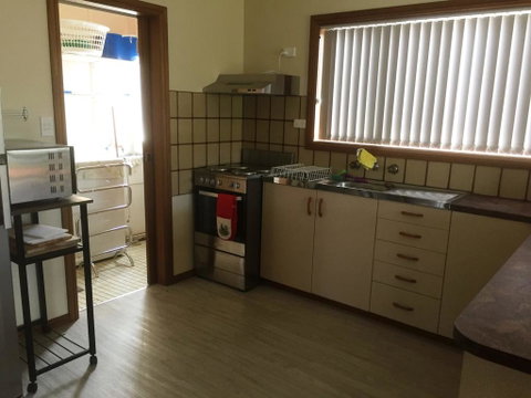 Flat 2, 42 McMillan Rd - Accommodation 4U 3