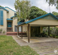 Flipper Beach House - Accommodation 4U