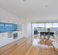 Four Kings Apartment - Deluxe 2br 3 - Accommodation 4U