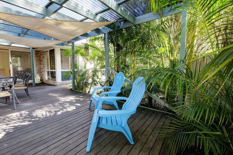 FRANGIPANI BEACH HOUSE - PET FRIENDLY 22 Belbourie Cres Boomerang Beach - Accommodation 4U 3