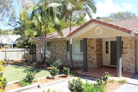 FRANGIPANI BEACH HOUSE - PET FRIENDLY 22 Belbourie Cres Boomerang Beach - Accommodation 4U 0