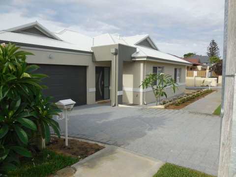 Frangipani Villa Innaloo - Accommodation 4U 2