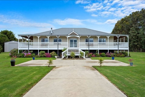 GALBRAITH BEACH STUDIO 1 - Accommodation 4U 2