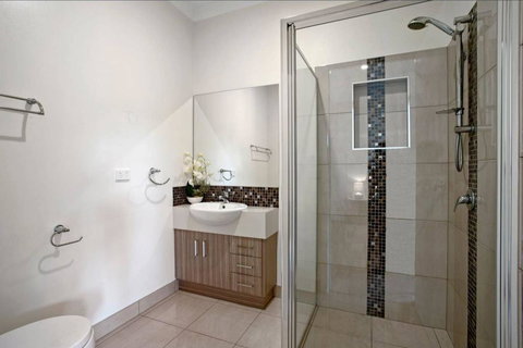 GALBRAITH BEACH STUDIO 2 - Accommodation 4U 2