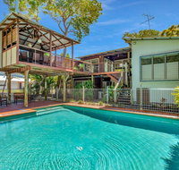 Gecko's Rest - Rainbow Shores Executive Beach House Pet Friendly Pool Wi-fi - Accommodation 4U