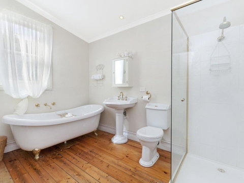 Ginabella - Accommodation 4U 1