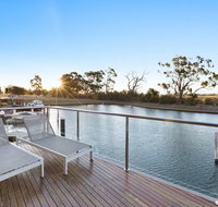 Gippsland Lakehouse A - Canal frontage - Accommodation 4U
