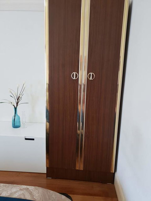GIRLS ONLY. Large Bedroom With KING Bed, Close To Everything - Accommodation 4U 1