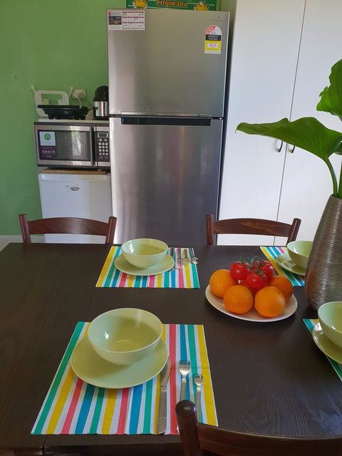 GIRLS ONLY. Large Bedroom With KING Bed, Close To Everything - Accommodation 4U 3