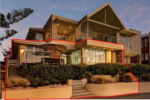 Glenelg Absolute Beachfront - One Of Only Two Homes - Accommodation 4U 1
