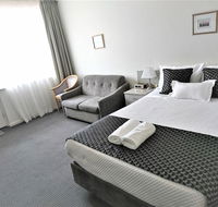 Glenelg beach gateway on Moseley - Accommodation 4U