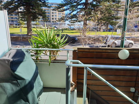 Glenelg Getaway 3 Bedroom Apartment - Accommodation 4U 2