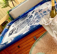 Glenway House Spa Oasis Rockingham - Accommodation 4U