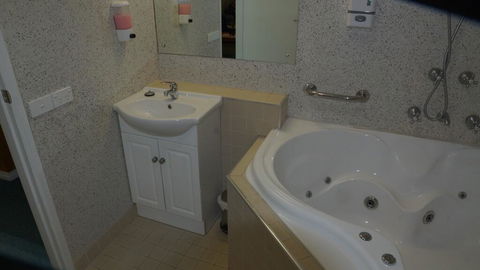 Golden Leaf Motel - Accommodation 4U 3