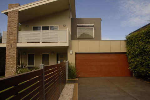 Grand Escape McKenzie - Boutique Rentals - Accommodation 4U 1