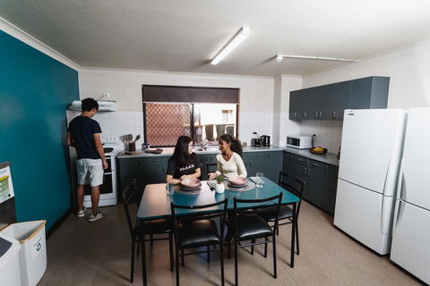 Guild House 6 Bedroom Flat - Accommodation 4U 2