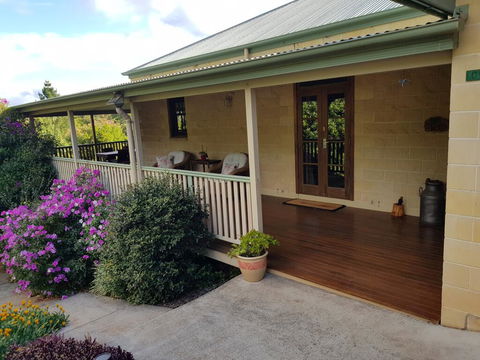Gumtree House Montville - Accommodation 4U 0