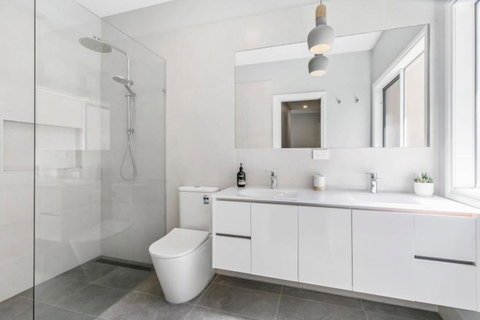 HALE KUPA Rye Beach House Spa Table Tennis - Accommodation 4U 3