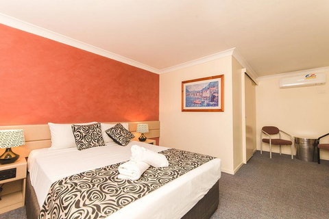 Hampton Villa Motel - Accommodation 4U 0