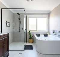 Hamptons Waterfront Getaway - Accommodation 4U