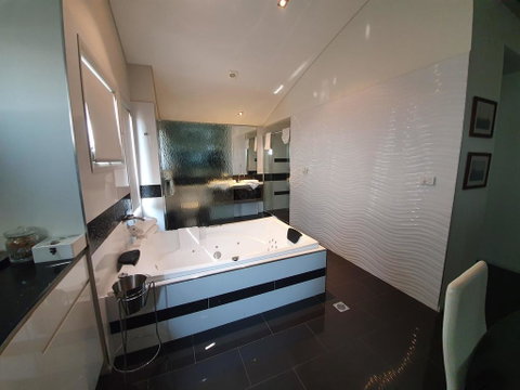 Hangar House Mudgee - Accommodation 4U 3