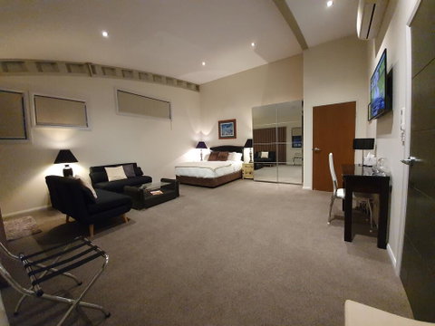 Hangar House Mudgee - Accommodation 4U 2