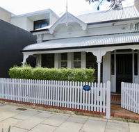 Heritage Luxury 3BR Cottage on Halifax - Accommodation 4U